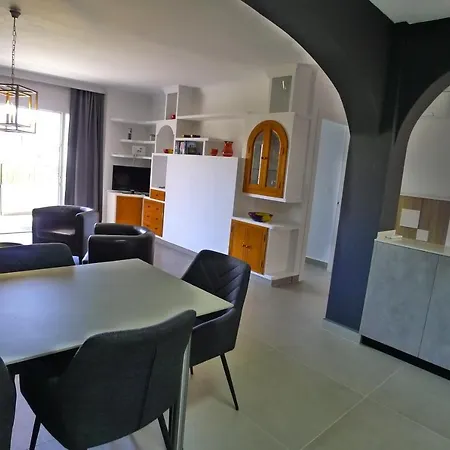 R1358 La Hacienda 10 A דירה נרחה
